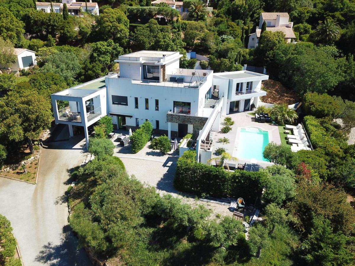 Villa Louancelie B&B กาวาแลร์-ซูร์-แมร์ ภายนอก รูปภาพ