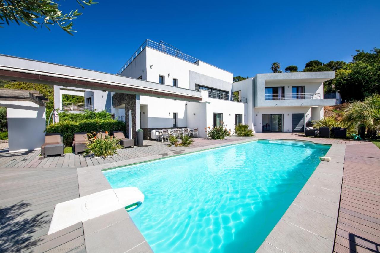 Villa Louancelie B&B กาวาแลร์-ซูร์-แมร์ ภายนอก รูปภาพ