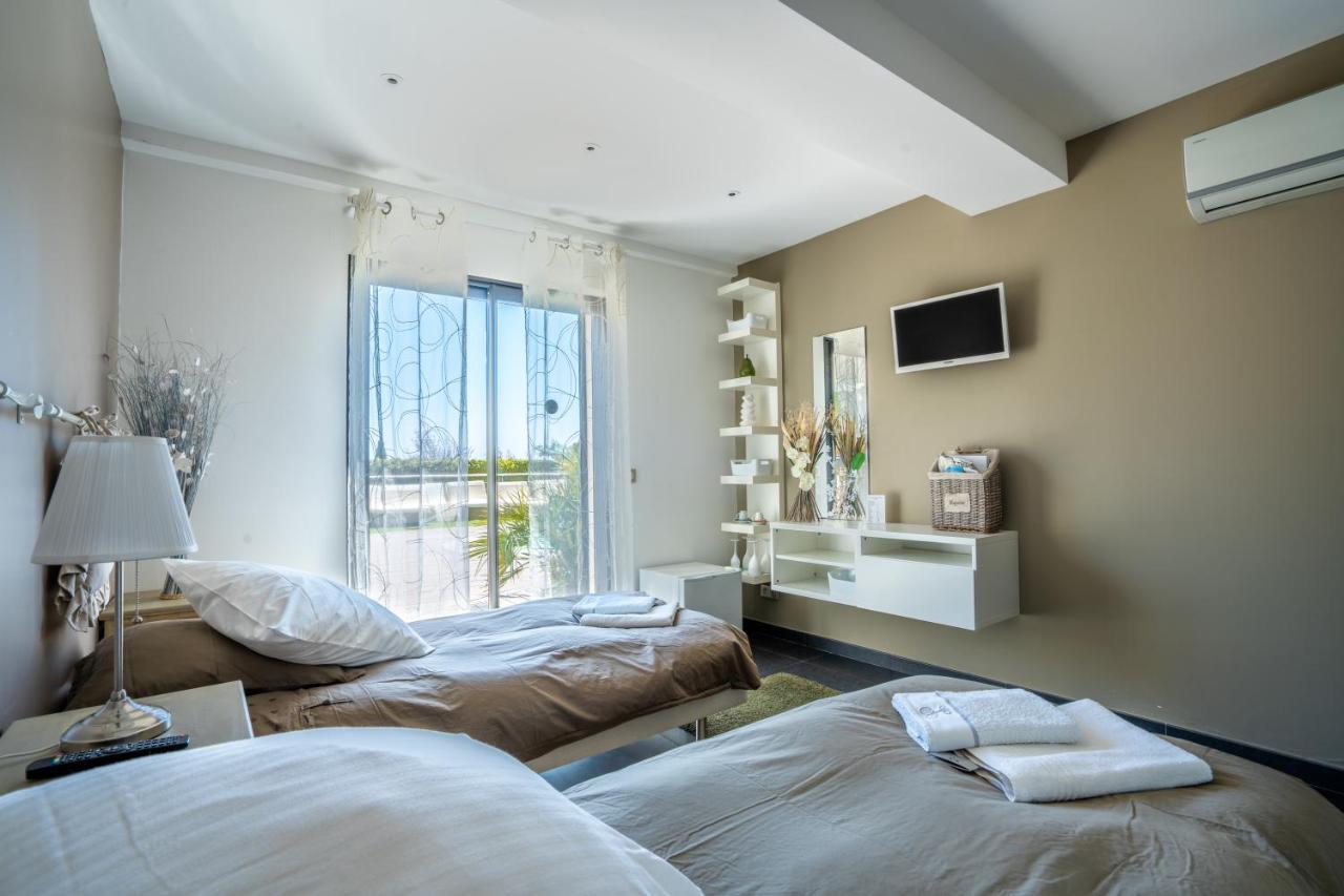 Villa Louancelie B&B กาวาแลร์-ซูร์-แมร์ ภายนอก รูปภาพ
