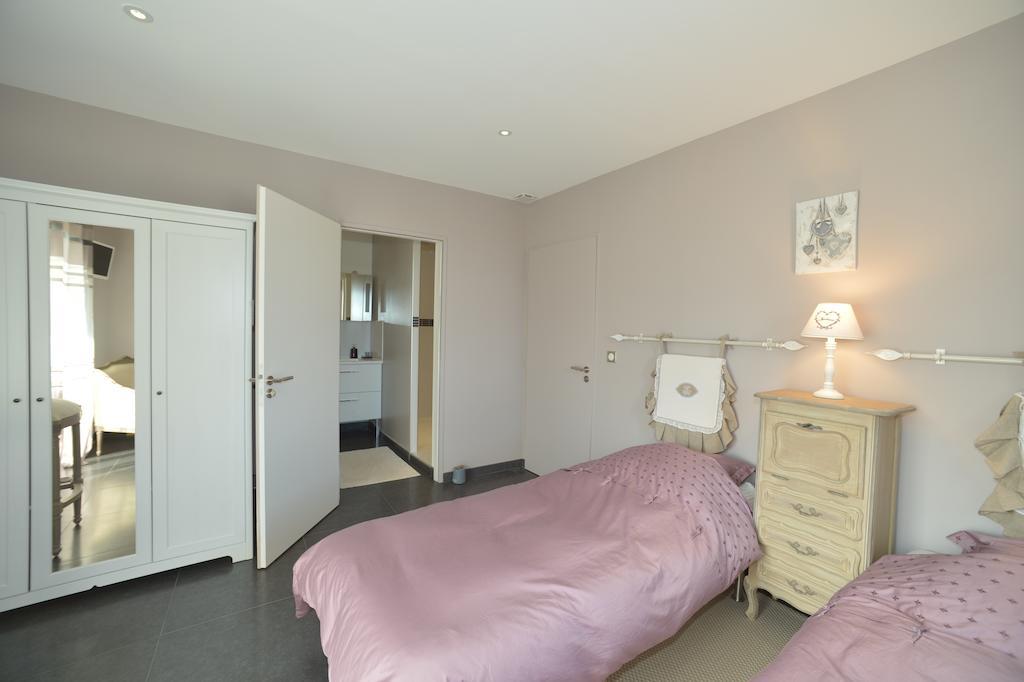 Villa Louancelie B&B กาวาแลร์-ซูร์-แมร์ ภายนอก รูปภาพ