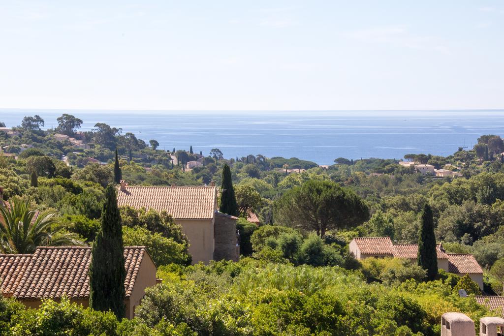 Villa Louancelie B&B กาวาแลร์-ซูร์-แมร์ ภายนอก รูปภาพ