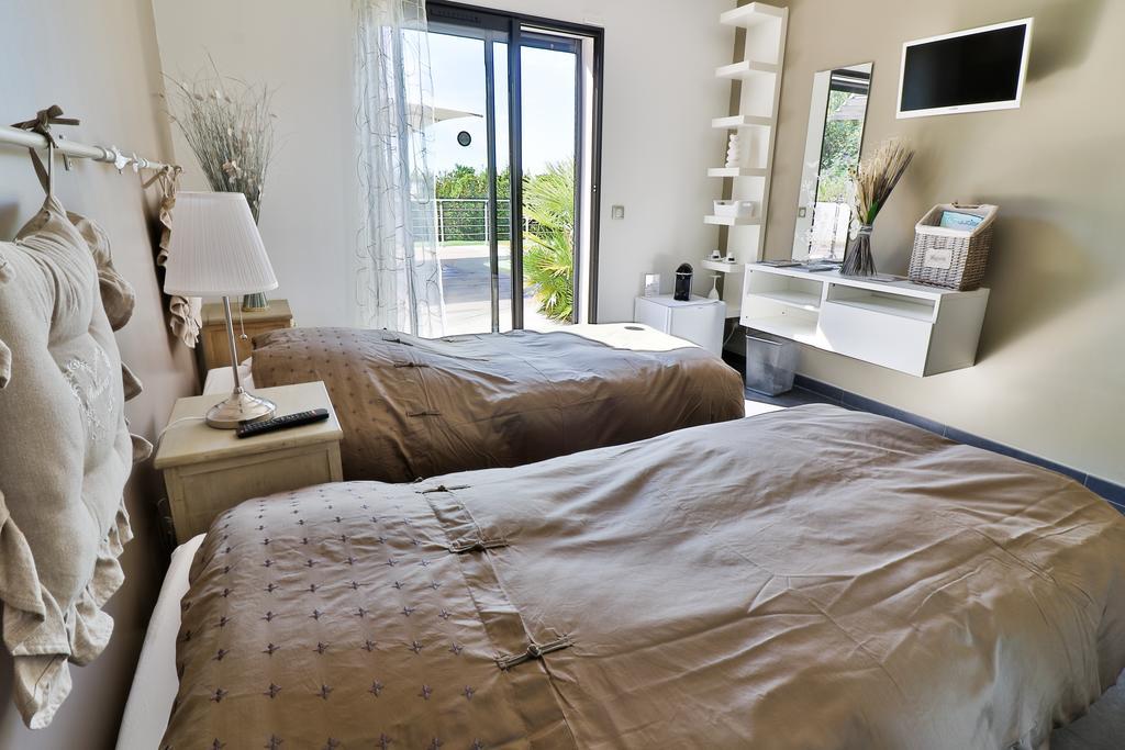 Villa Louancelie B&B กาวาแลร์-ซูร์-แมร์ ภายนอก รูปภาพ