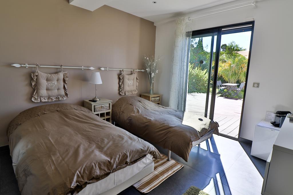 Villa Louancelie B&B กาวาแลร์-ซูร์-แมร์ ภายนอก รูปภาพ