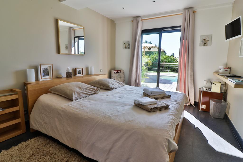 Villa Louancelie B&B กาวาแลร์-ซูร์-แมร์ ภายนอก รูปภาพ