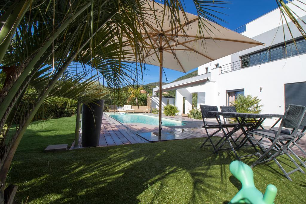 Villa Louancelie B&B กาวาแลร์-ซูร์-แมร์ ภายนอก รูปภาพ