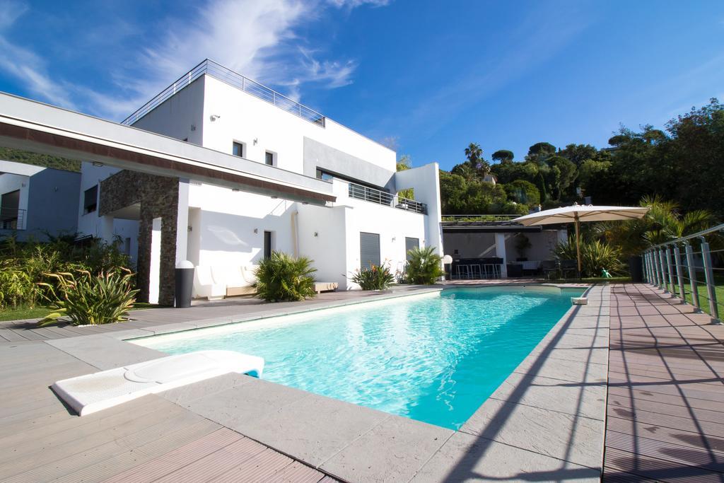 Villa Louancelie B&B กาวาแลร์-ซูร์-แมร์ ภายนอก รูปภาพ