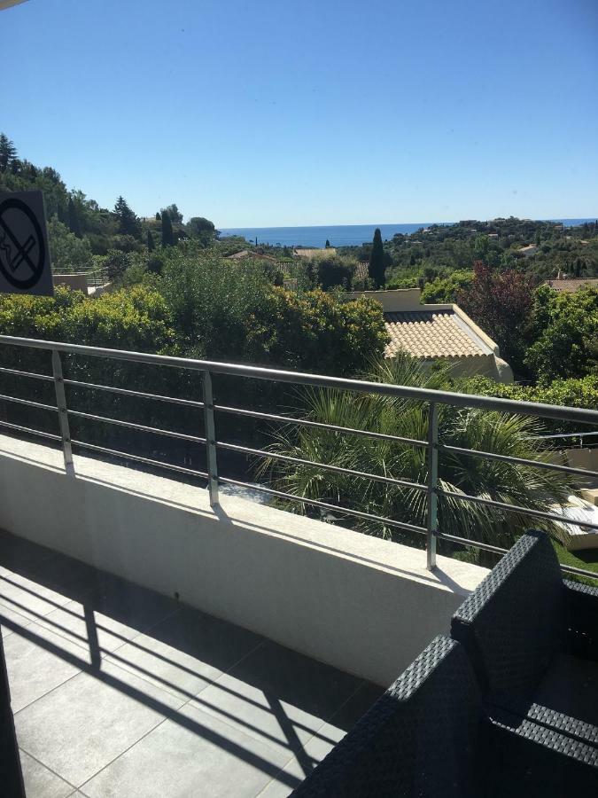 Villa Louancelie B&B กาวาแลร์-ซูร์-แมร์ ภายนอก รูปภาพ